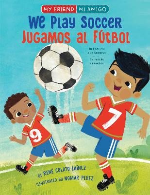 We Play Soccer / Jugamos al fútbol book