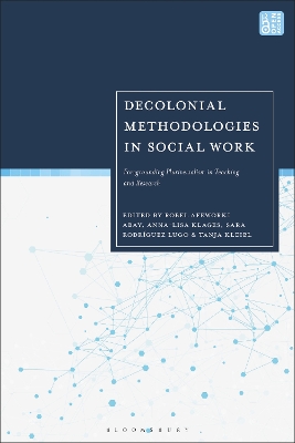 Decolonial Methodologies in Social Work: Foregrounding Pluriversalism in Teaching and Research book