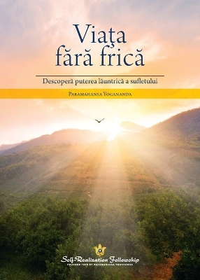 Living Fearlessly (Romanian) by Paramahansa Yogananda