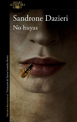 No huyas / Don't Run Away book