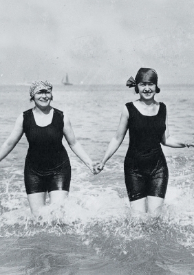 Carnet Ligné Trois Baigneuses, Deauville, 1919 book