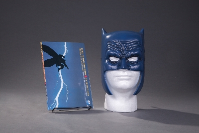 Dark Knight Returns Book & Mask Set book