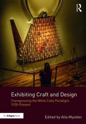 Exhibiting Craft and Design book
