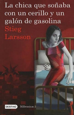 La Chica Que Soñaba Con Un Cerillo Y Un Galon de Gasolina (Serie Millennium 2): The Girl Who Played with Fire by Stieg Larsson