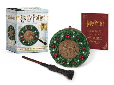 Harry Potter: Hogwarts Christmas Wreath and Wand Set: Lights Up! book